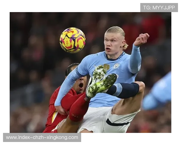 哈兰德禁区前停球转身力度十足，挪威前线压迫持续增强