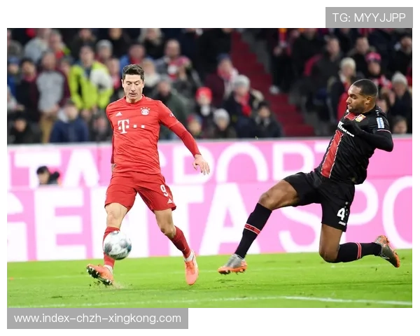 拜仁莱万点球冷静罚入主场气氛炸裂